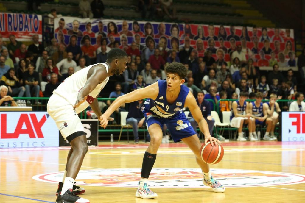 In un finale concitato Trapani vince la sfida-salvezza contro la Novipiù: 77-73